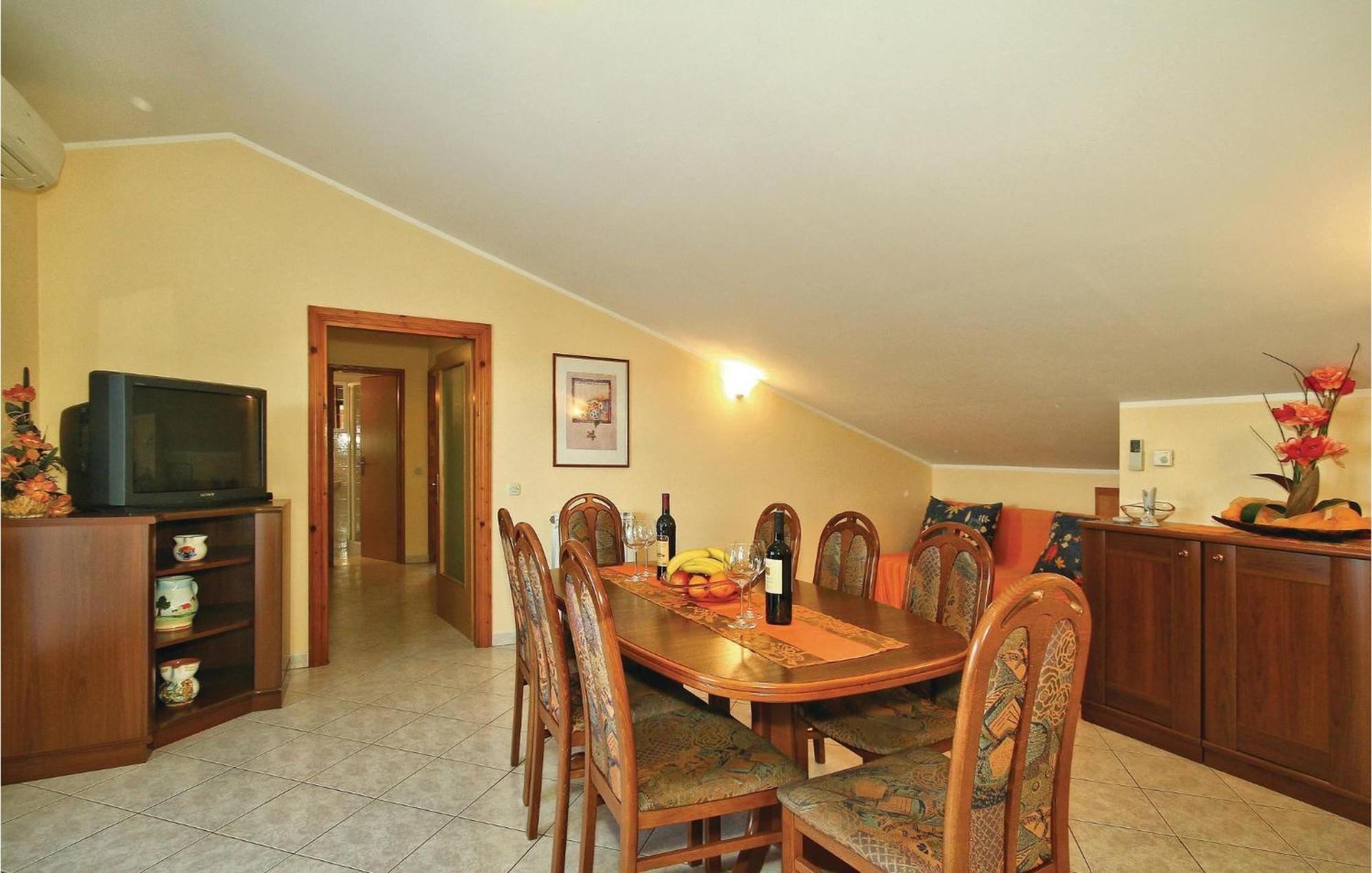 3 Bedroom Gorgeous Apartment In Poreč Extérieur photo