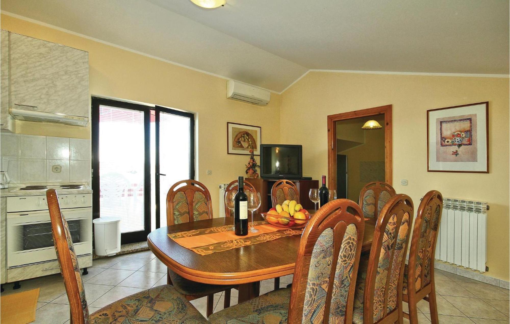3 Bedroom Gorgeous Apartment In Poreč Extérieur photo