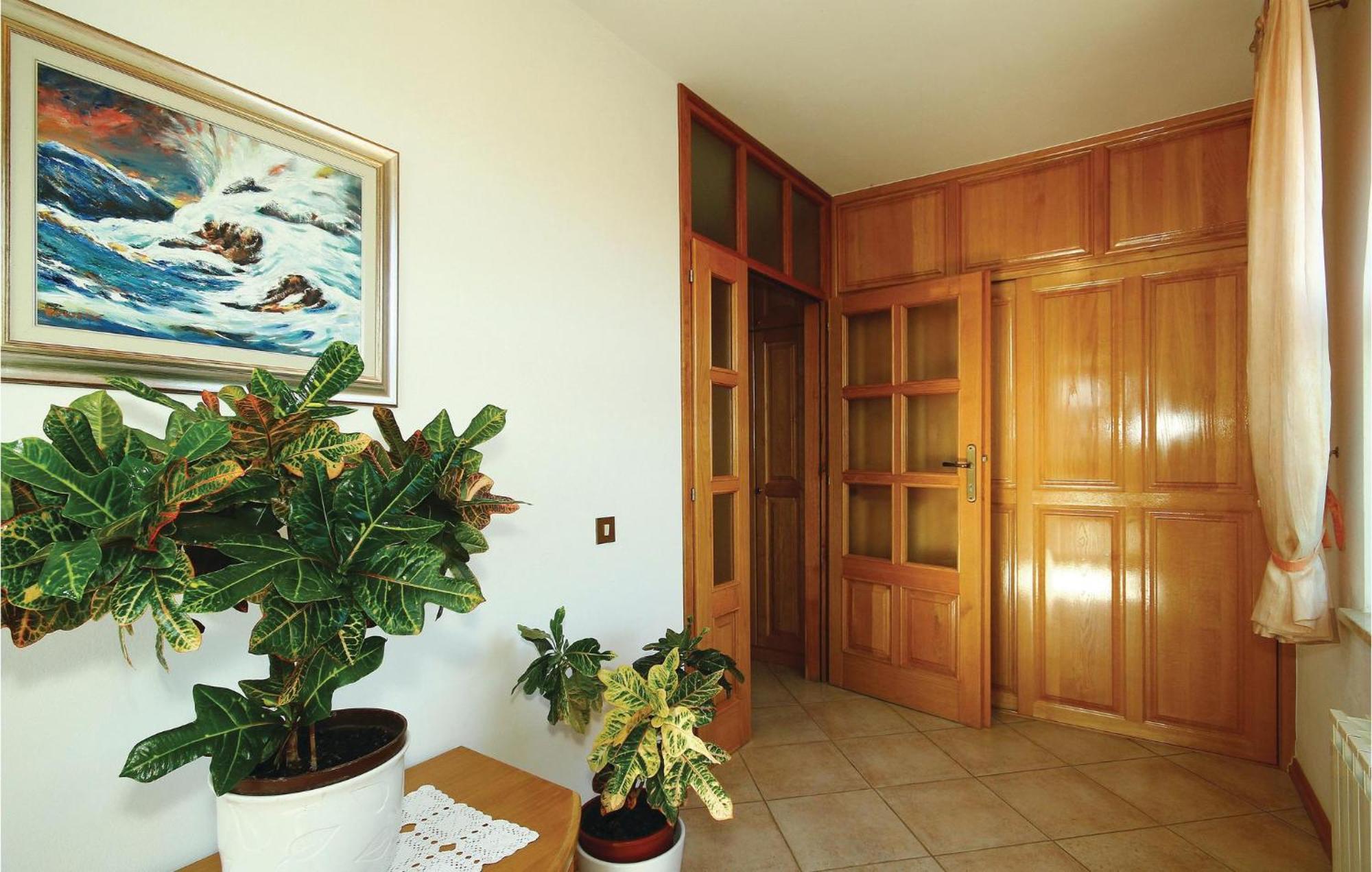 3 Bedroom Gorgeous Apartment In Poreč Extérieur photo