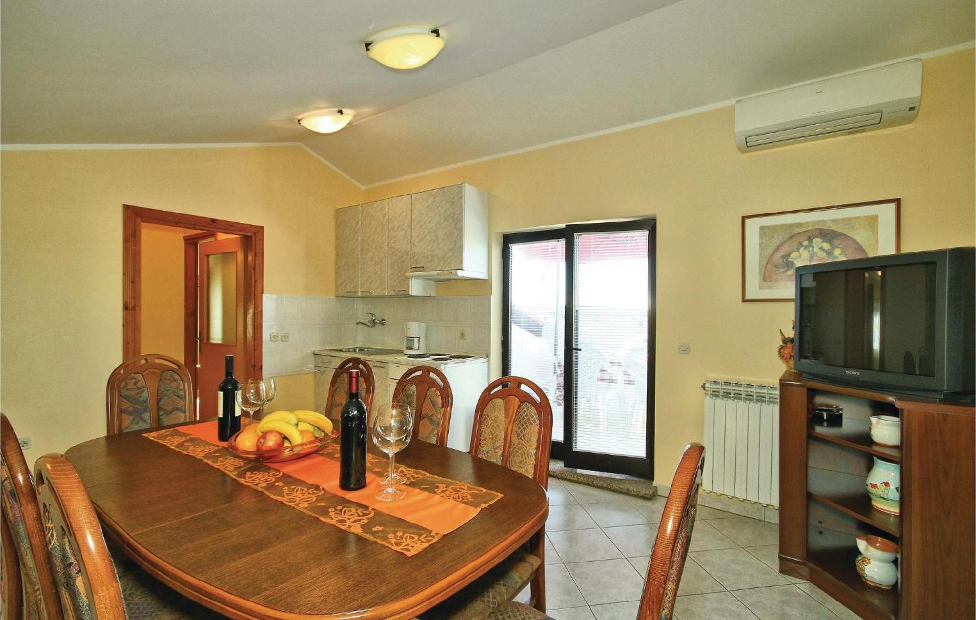 3 Bedroom Gorgeous Apartment In Poreč Extérieur photo